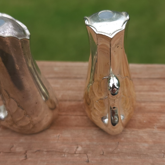 Wm A. Rogers Swan salt and pepper shakers silverplate - Picture 9 of 12